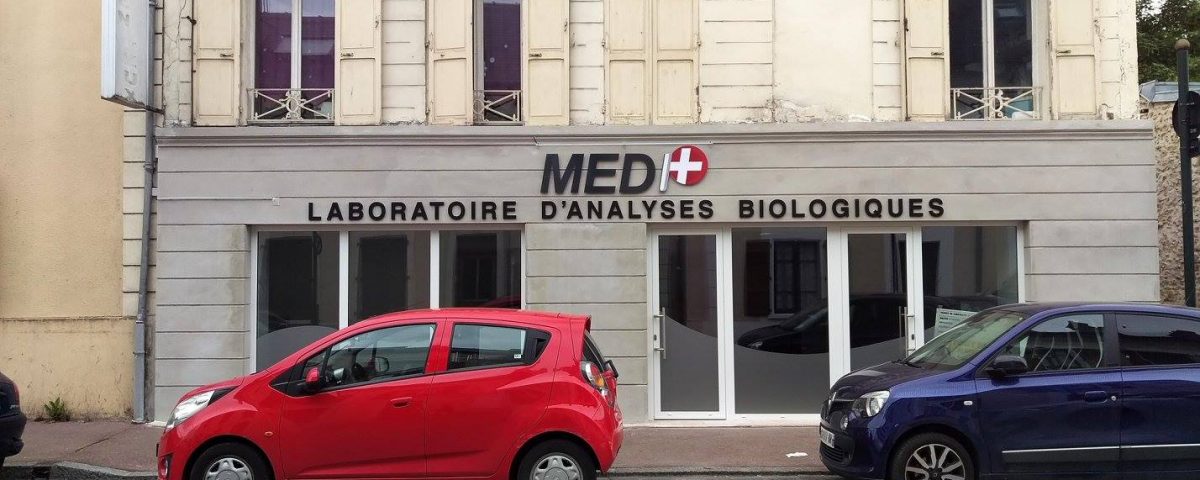 Enseigne laboratoire d'analyses médicales