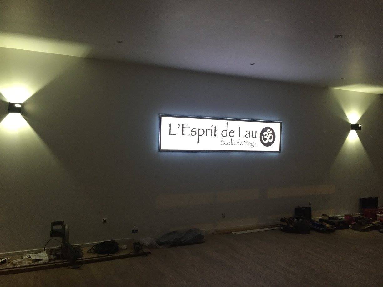 Caisson lumineux led école de yoga