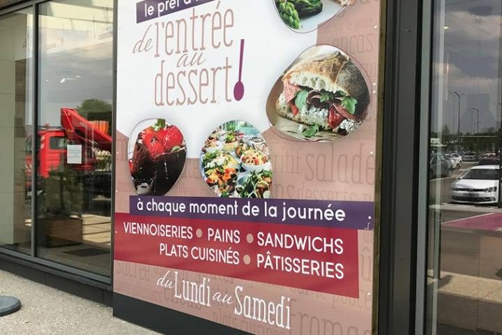 Création d'une vitrophanie restaurant par Alpha Publicité à Sens 89