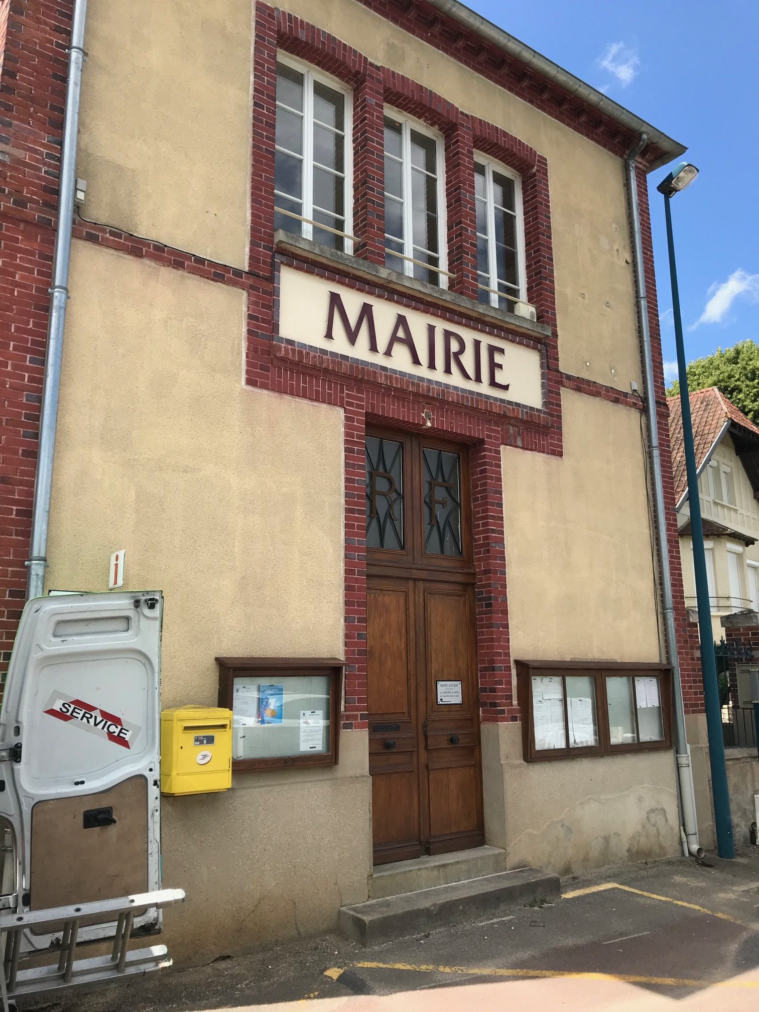 lettres mairie d'Etigny découpées en dibond